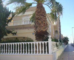 Exterior view of Single-family semi-detached for sale in Los Alcázares  with Terrace, Balcony and Community pool