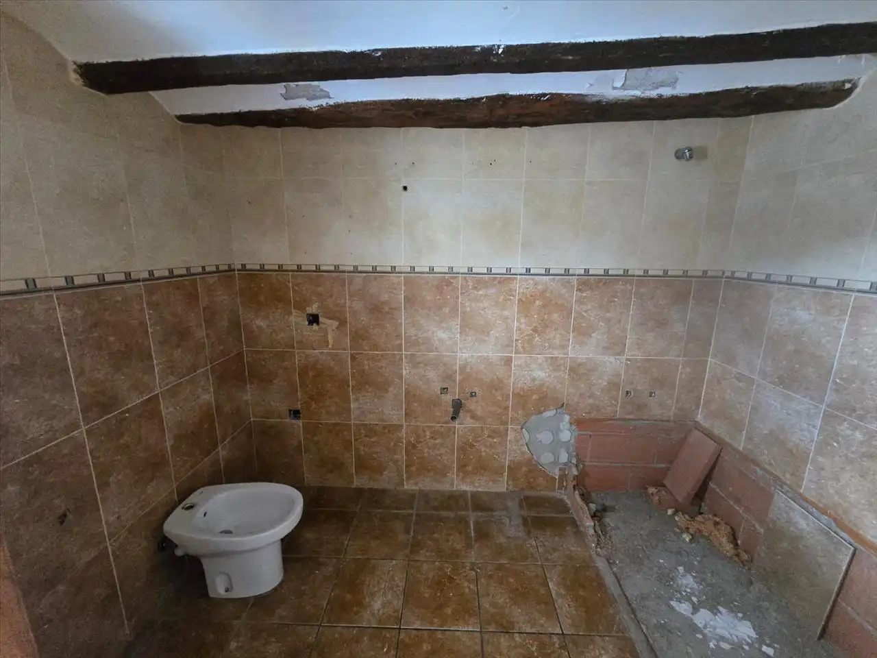 Badezimmer von Einfamilien-Reihenhaus zum Verkauf in Torrellas
