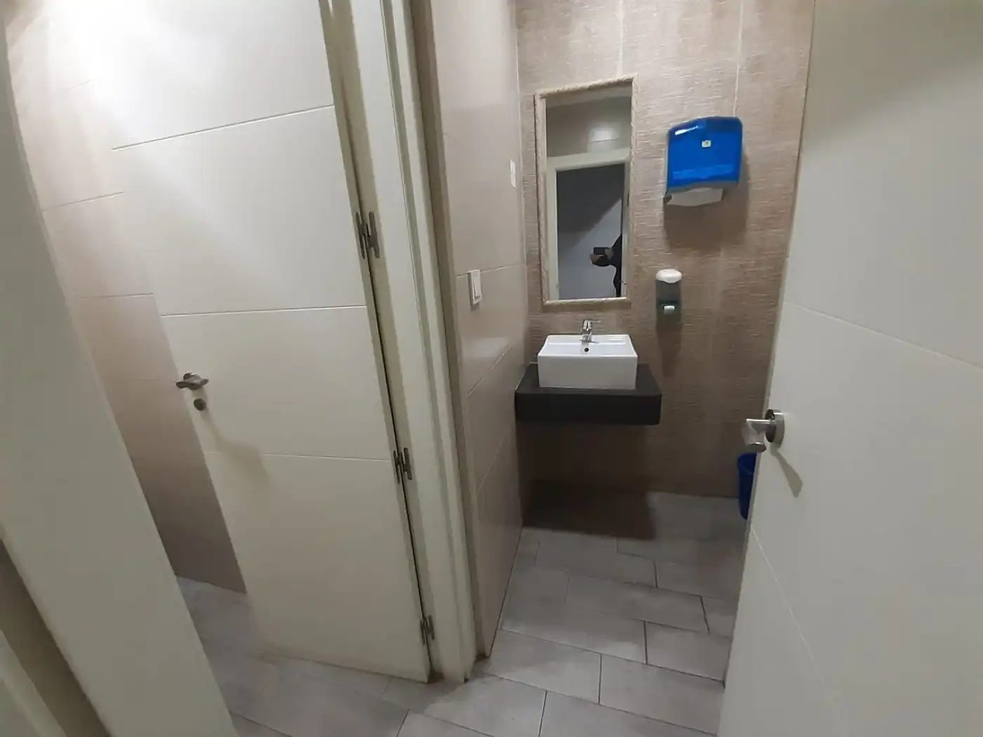 Baño de Local en traspaso en Novelda con Amueblado