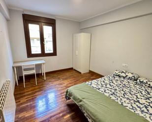 Dormitori de Apartament per a compartir en Bilbao  amb Moblat, Forn i Rentadora