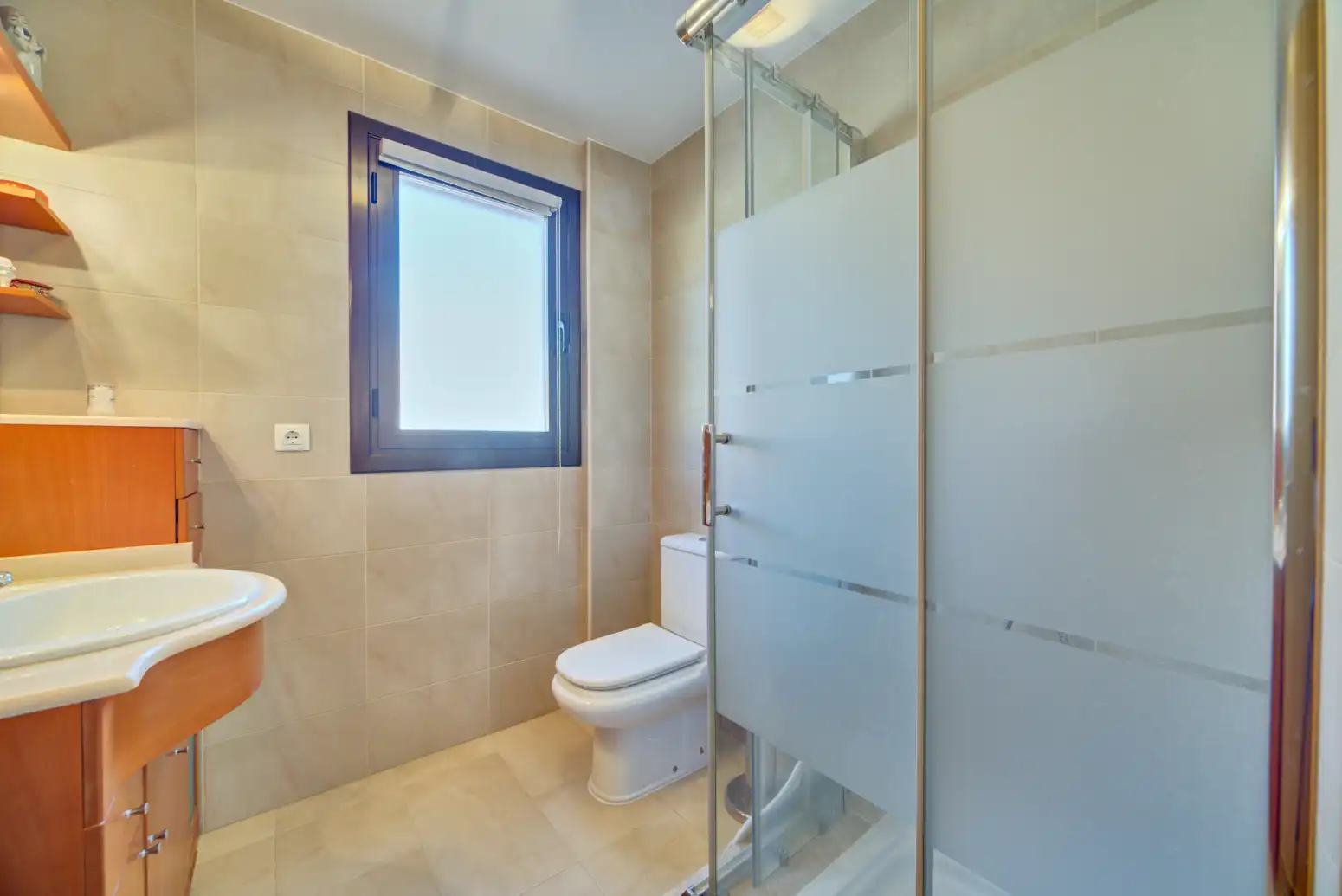 Bathroom of Attic for sale in Enériz / Eneritz  with Heating, Private garden and Parquet flooring
