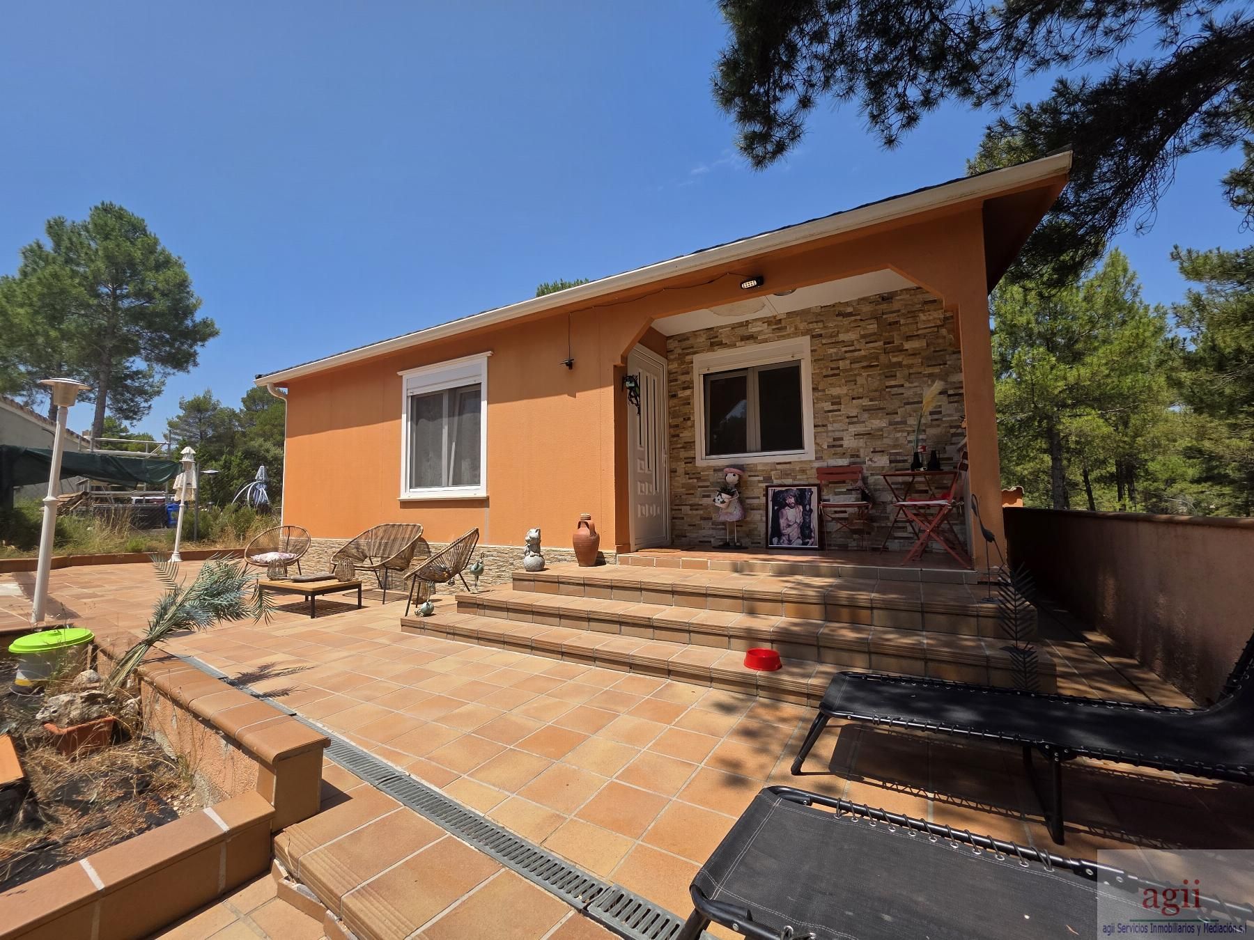 Vista exterior de Casa o xalet en venda en Trillo amb Calefacció, Traster i Moblat