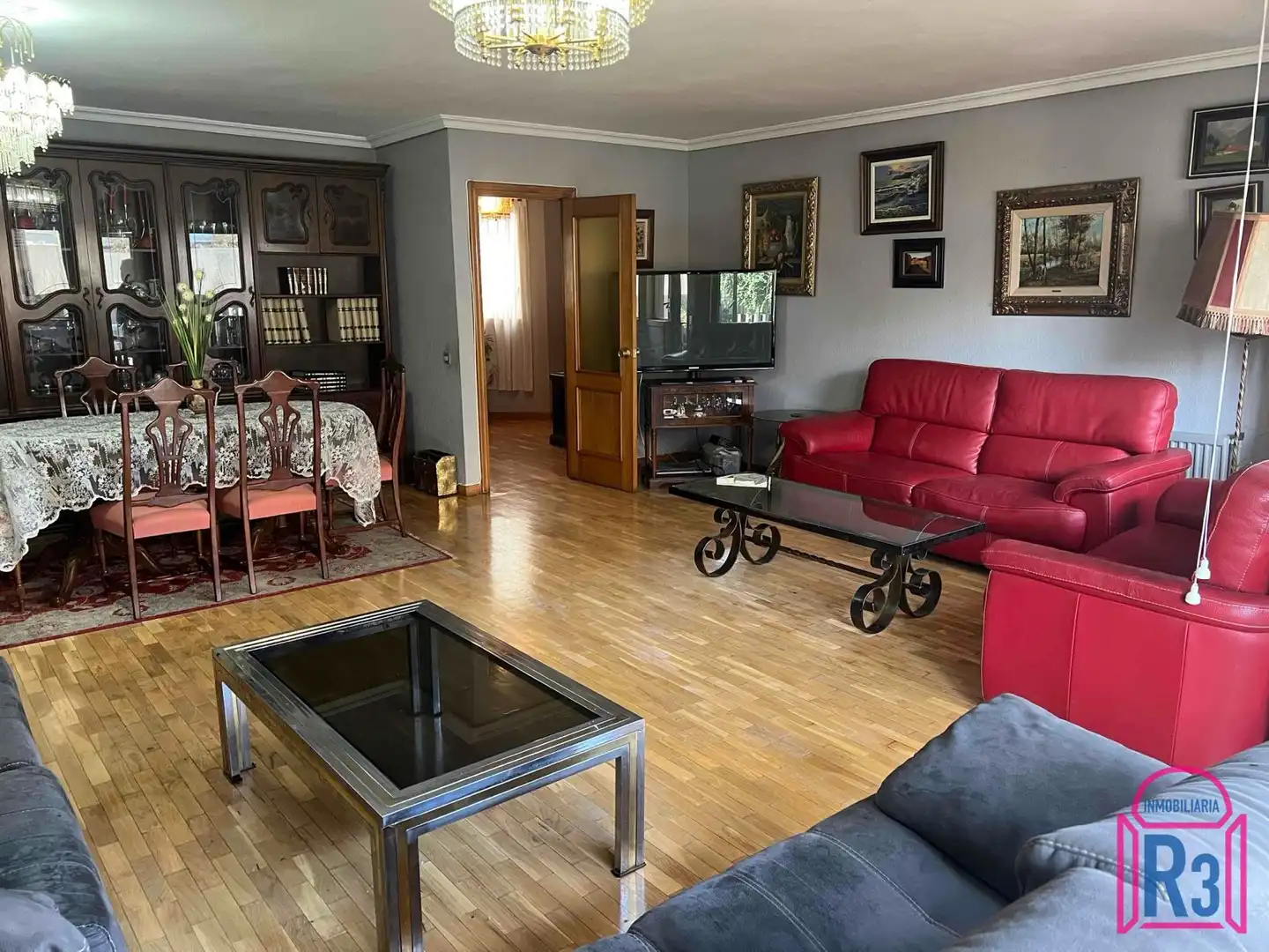 Sala d'estar de Pis en venda en León Capital  amb Calefacció, Terrassa i Traster