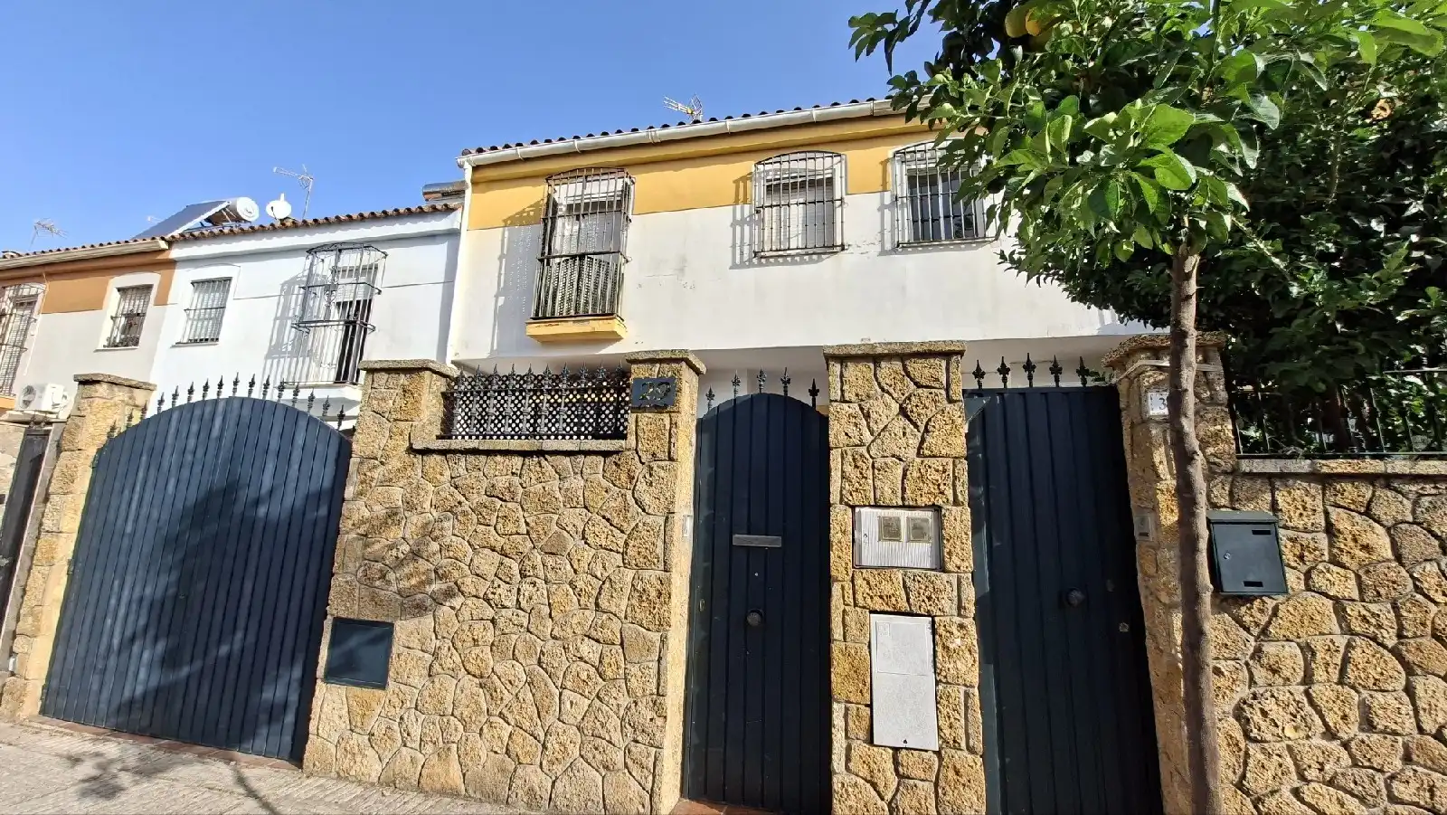 Casa aparellada en venda a C/ Pajares