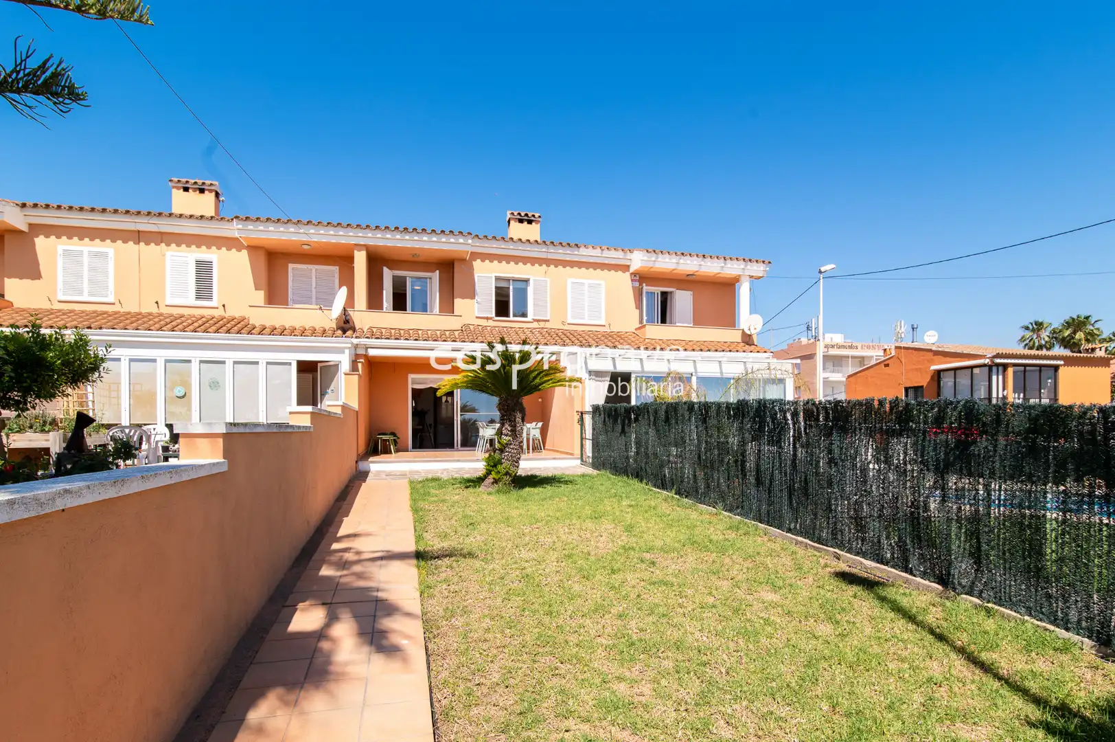 Vista exterior de Casa adosada en venda en Almazora / Almassora amb Aire condicionat, Jardí privat i Terrassa