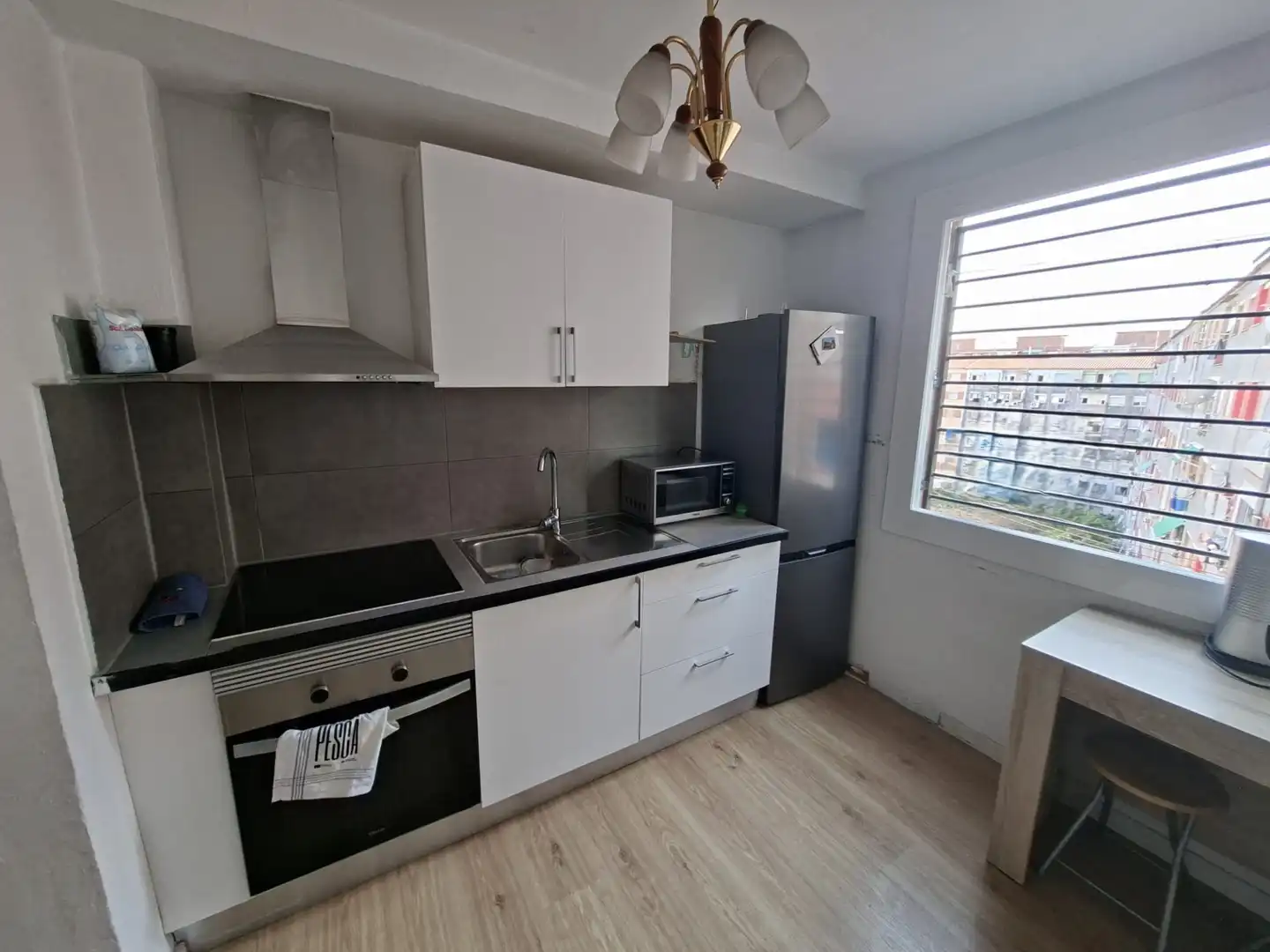 Küche von Wohnung zum Verkauf in Badalona mit Parkett, Ofen und Alarm