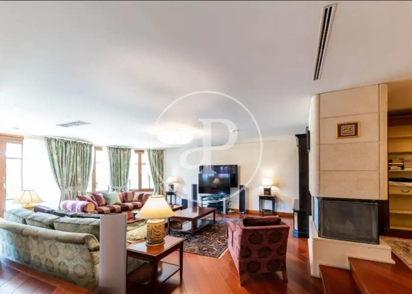 Sala d'estar de Casa o xalet en venda en Madrid amb Aire condicionat, Calefacció i Jardí privat