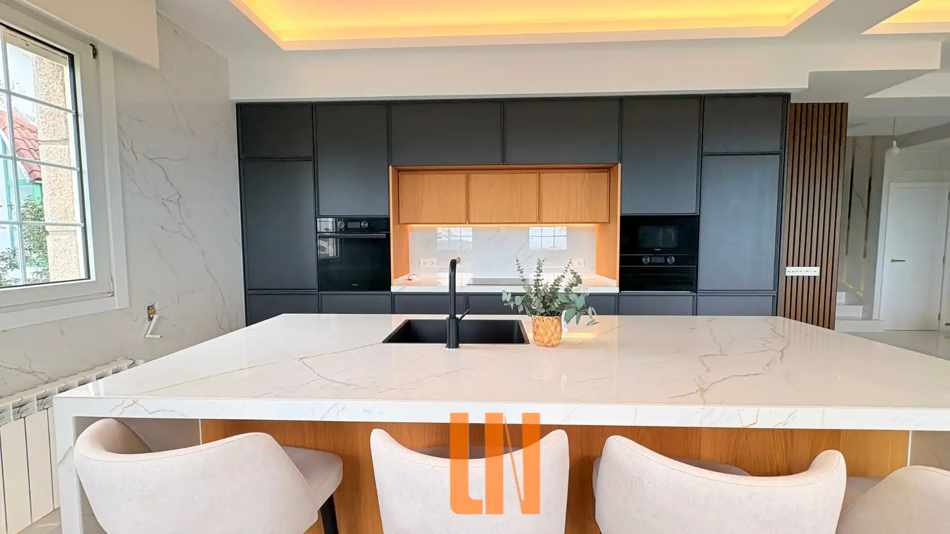 Cocina de Casa o chalet en venta en A Coruña Capital  con Calefacción, Jardín privado y Parquet