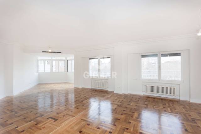 Piso en Venta en Cuatro Caminos - Azca