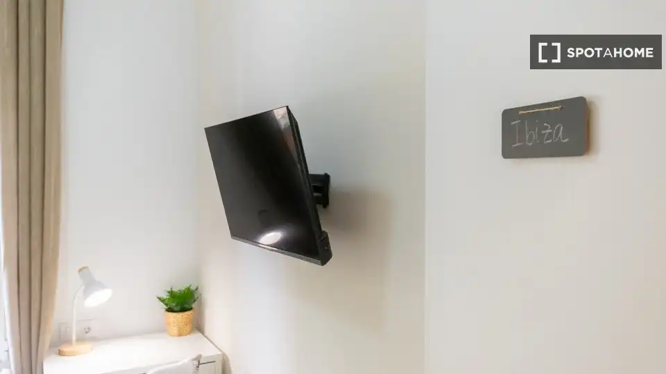 Bedroom of Flat for share in Barcelona  with Air Conditioner, Heating and Terrace
