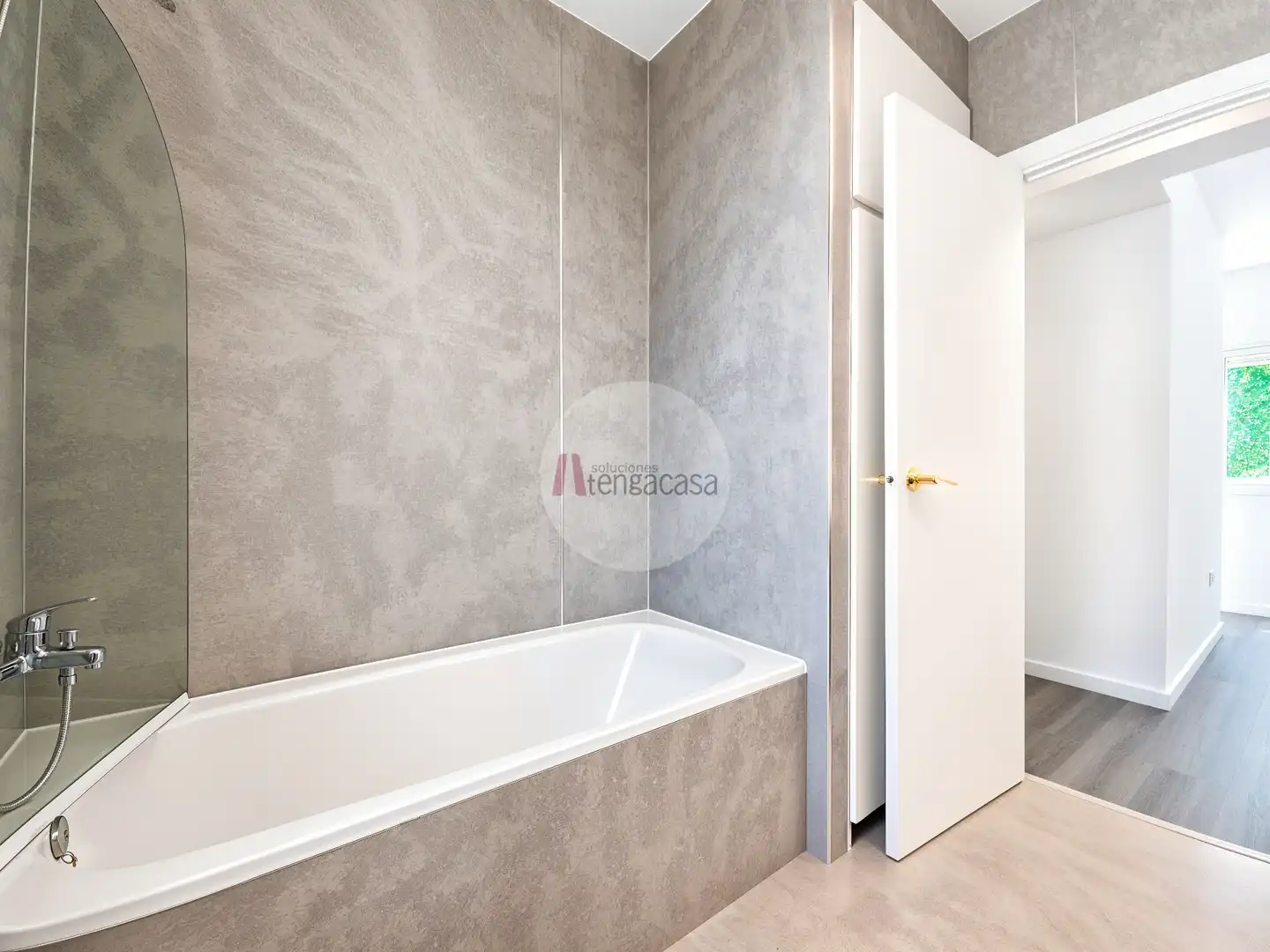 Bathroom of Flat for rent in Madrid  with Heating, Terrace and Washing machine