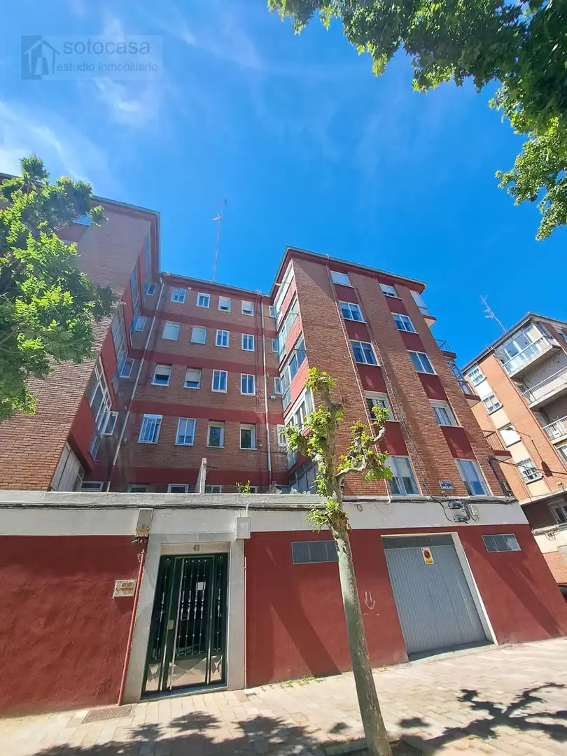 Vista exterior de Piso en venta en Valladolid con Calefacción y Amueblado