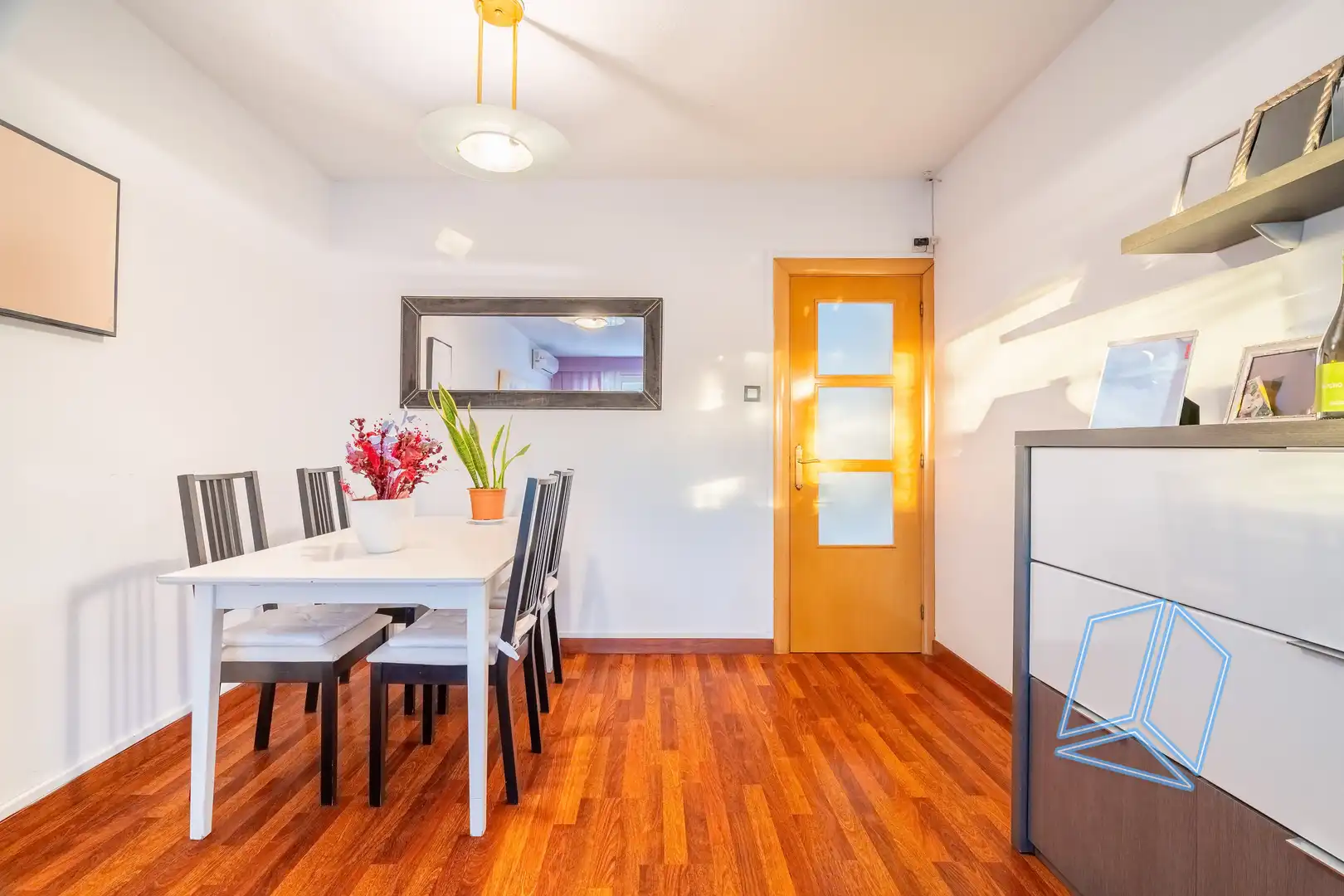 Comedor de Piso en venta en Cornellà de Llobregat con Balcón