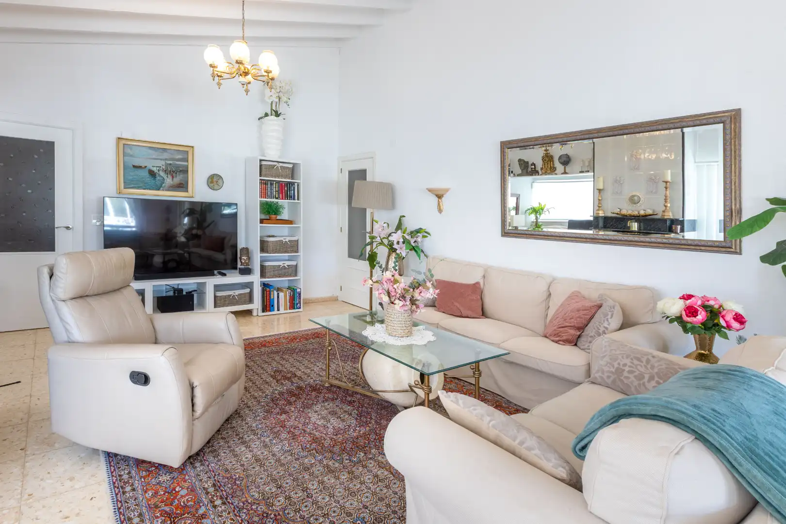 Sala d'estar de Casa o xalet en venda en La Nucia amb Aire condicionat, Jardí privat i Terrassa