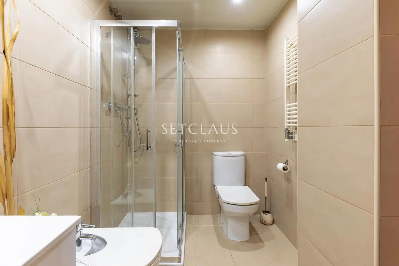 Bathroom of Flat for sale in Badalona  with Air Conditioner, Heating and Terrace