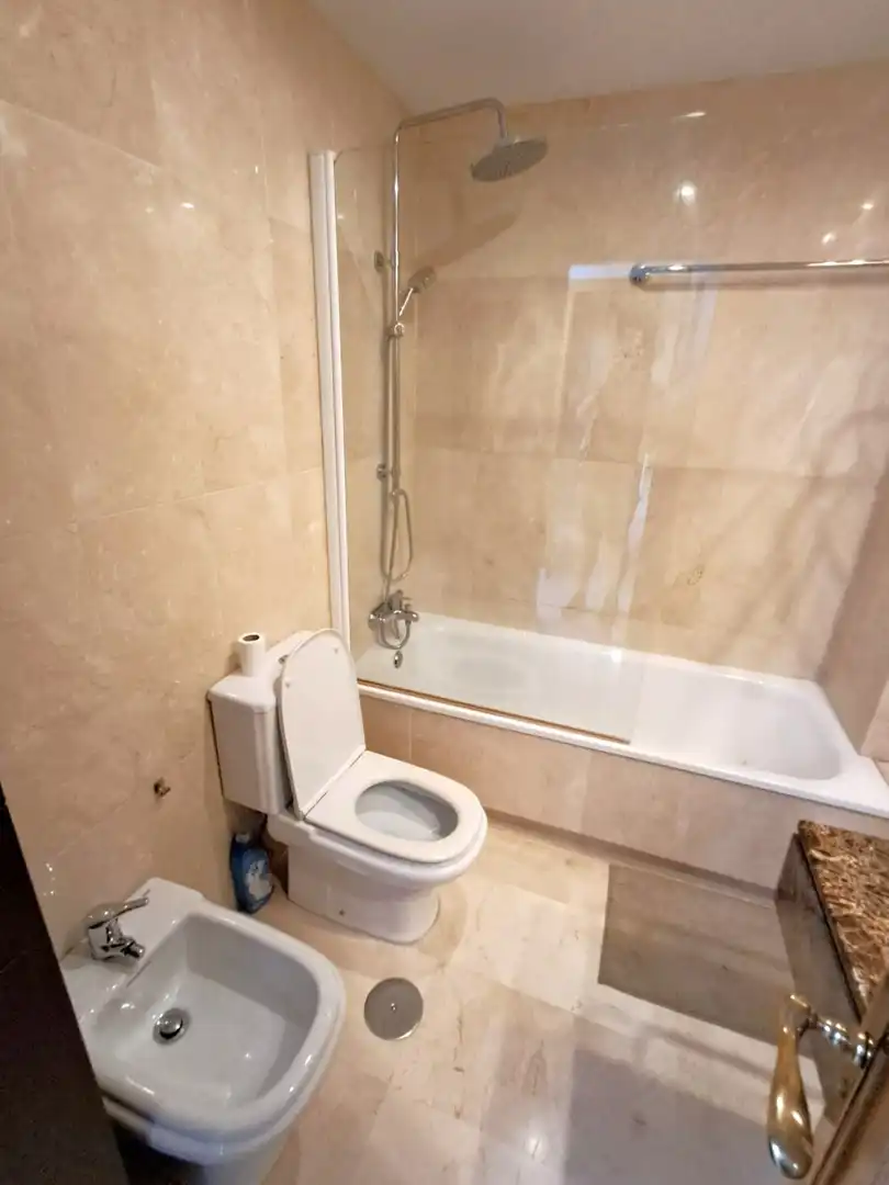 Bany de Apartament en venda en Benalmádena amb Aire condicionat, Calefacció i Piscina comunitària