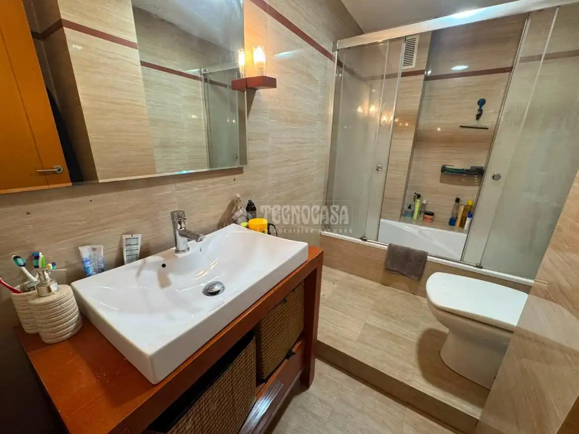Baño de Piso en venta en Valencia con Aire acondicionado, Trastero y Amueblado