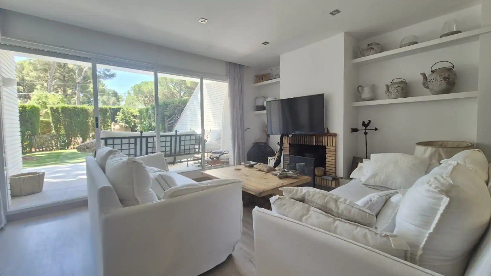 Sala d'estar de Apartament en venda en Pals amb Calefacció, Jardí privat i Piscina