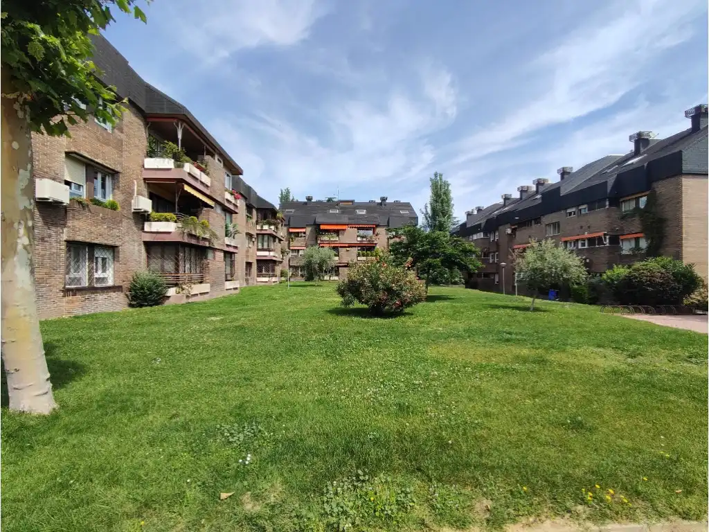 Außenansicht von Erdgeschoss zum Verkauf in Majadahonda mit Gemeinschaftspool