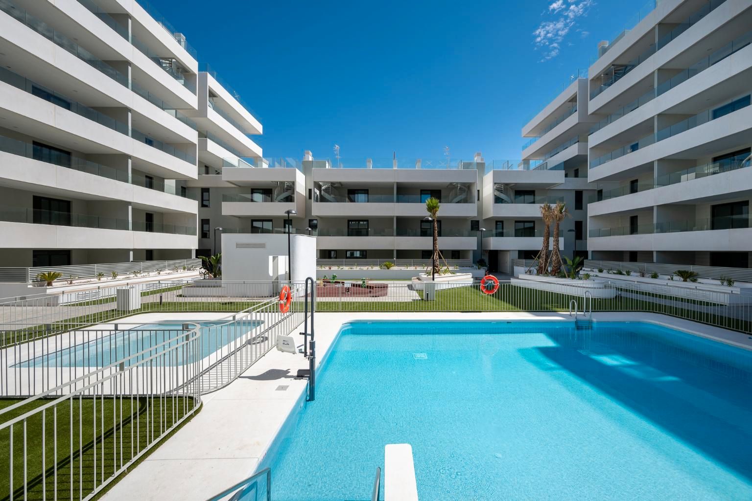 Piscina de Ático en venta en  Sevilla Capital con Aire acondicionado, Calefacción y Jardín privado