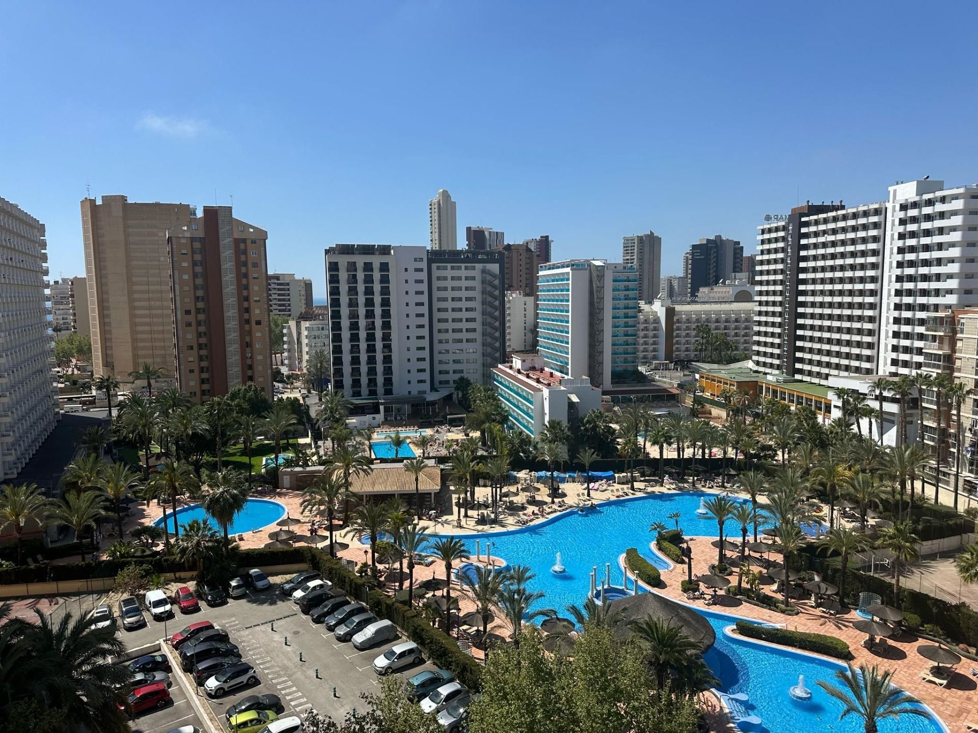 Vista exterior de Apartament de lloguer en Benidorm amb Aire condicionat, Calefacció i Jardí privat
