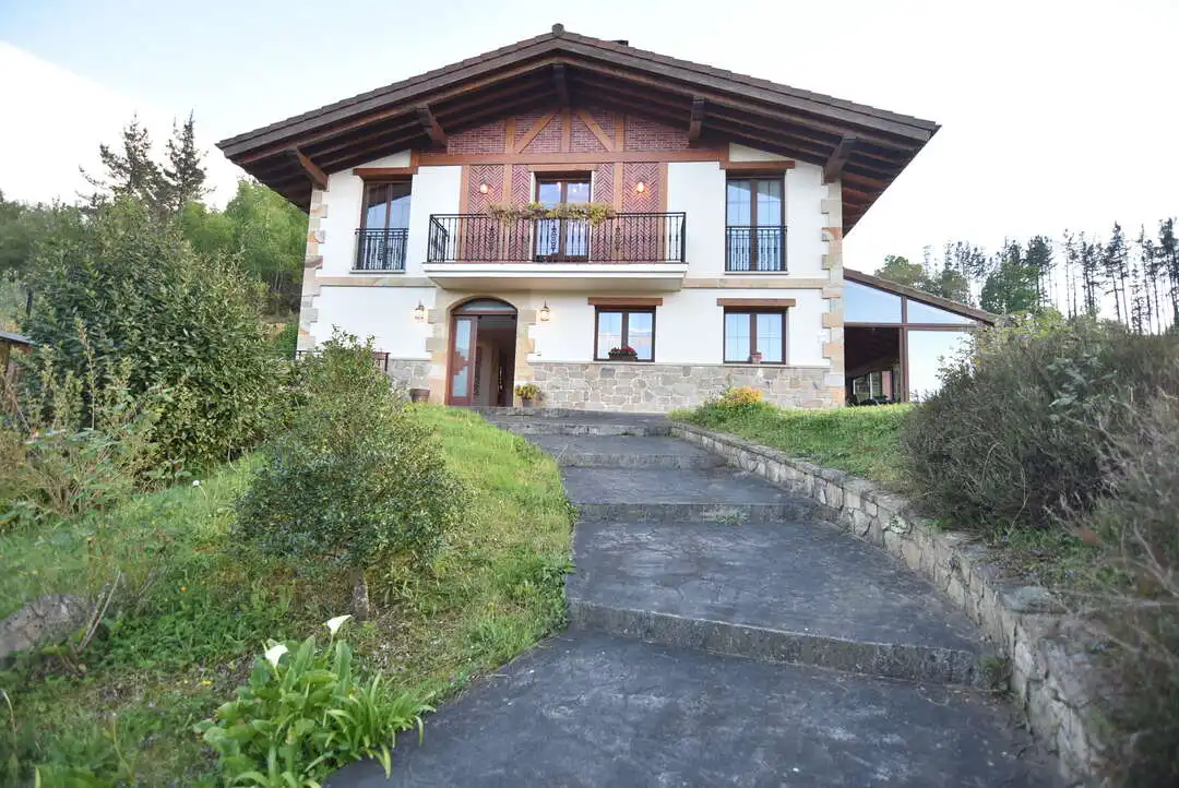 Vista exterior de Casa o xalet en venda en Ermua amb Calefacció, Jardí privat i Terrassa