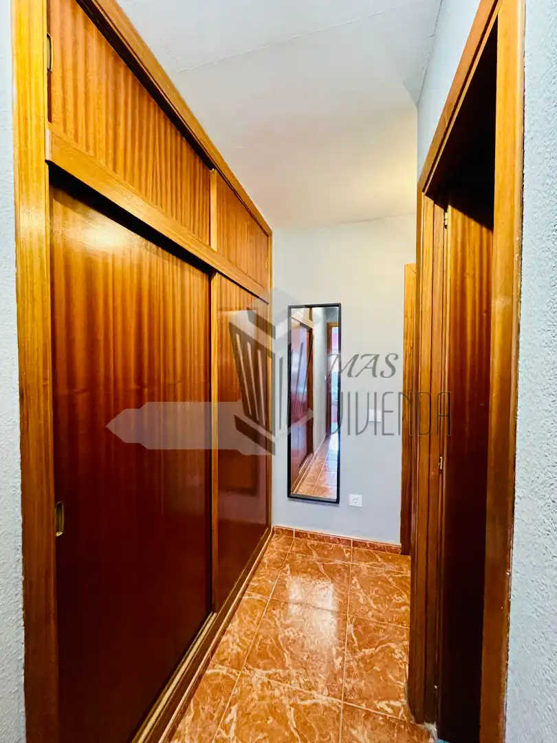 Piso en venta en La Línea de la Concepción con Amueblado y Piscina comunitaria