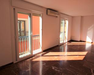 Flat to rent in  Sevilla Capital  with Air Conditioner and Balcony