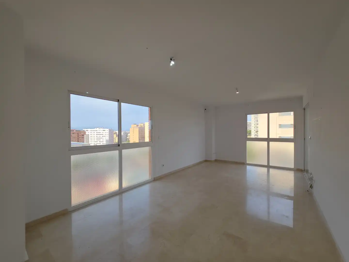 Sala d'estar de Pis en venda en Alicante / Alacant amb Aire condicionat, Terrassa i Piscina comunitària
