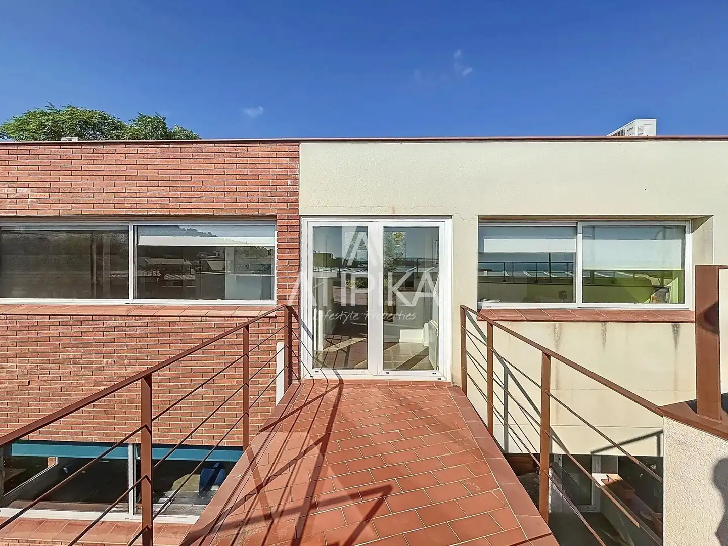 Vista exterior de Casa o xalet en venda en Sitges amb Aire condicionat, Calefacció i Terrassa