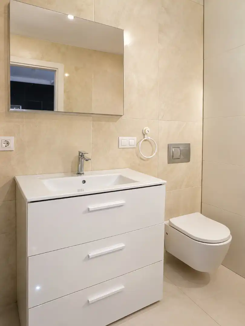 Baño de Casa adosada en venta en Figueres con Aire acondicionado, Calefacción y Jardín privado