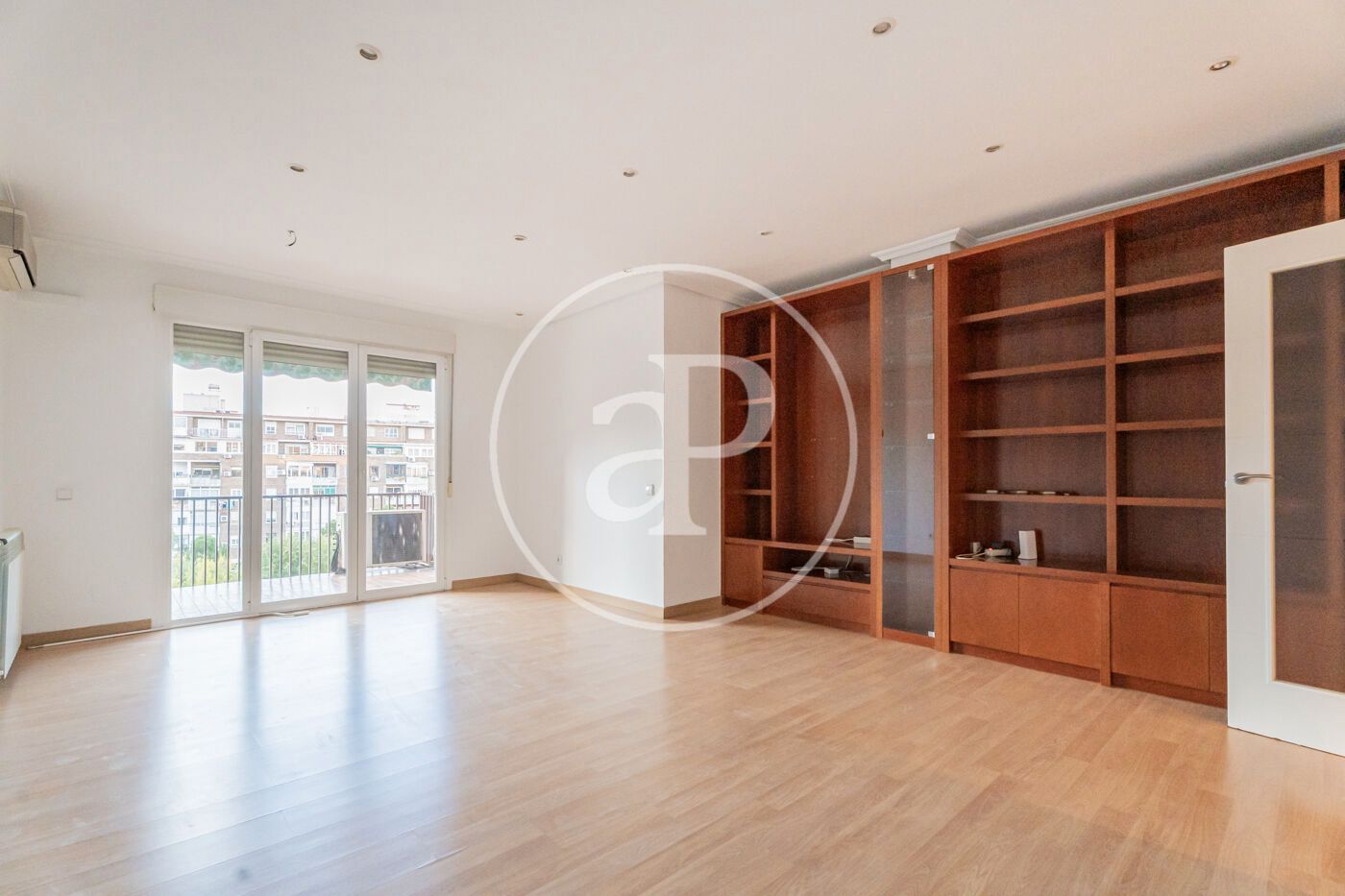 Living room of Flat for sale in  Madrid Capital  with Air Conditioner, Heating and Private garden