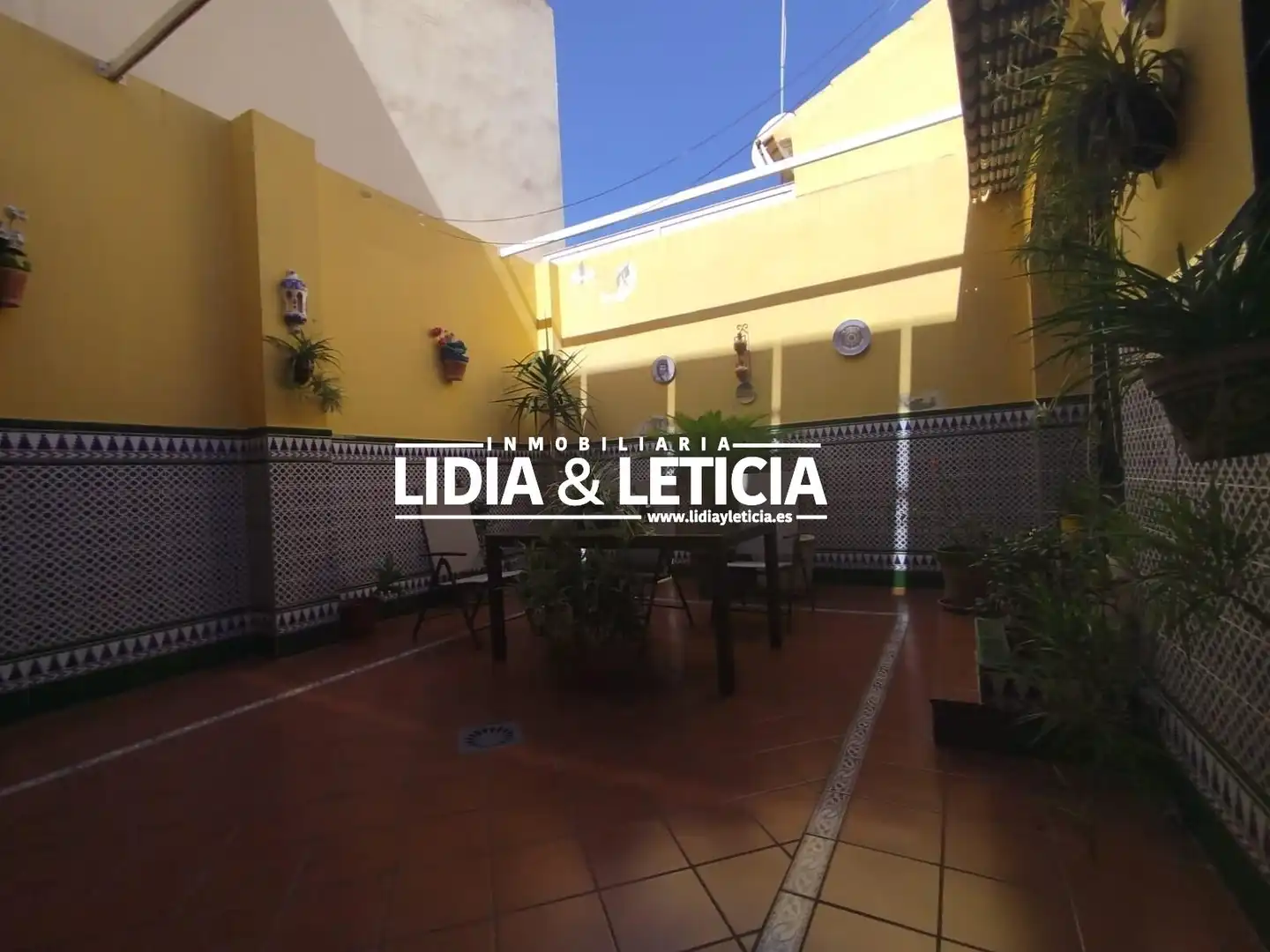 Vista exterior de Casa o xalet en venda en Alcalá de Guadaira amb Aire condicionat i Traster
