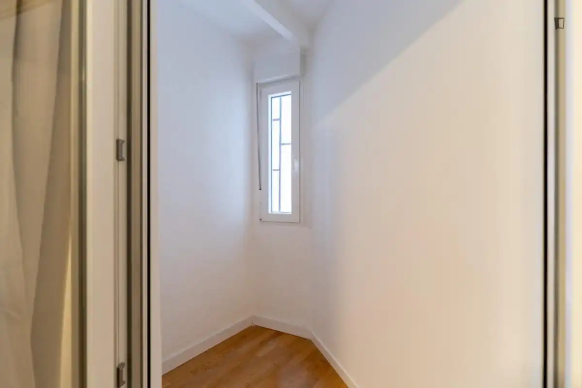Schlafzimmer von Wohnungen zur untervermieten in Madrid mit Möbliert, Ofen und Waschmaschine