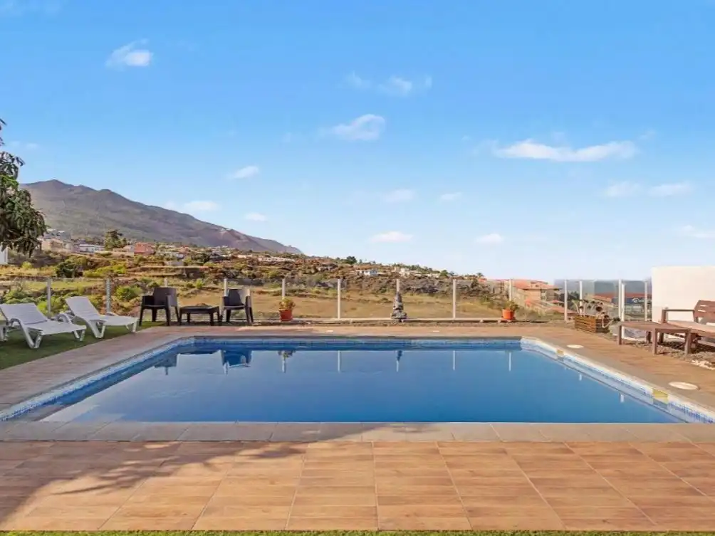 Swimming pool of Flat for sale in El Paso, Santa Cruz de Tenerife