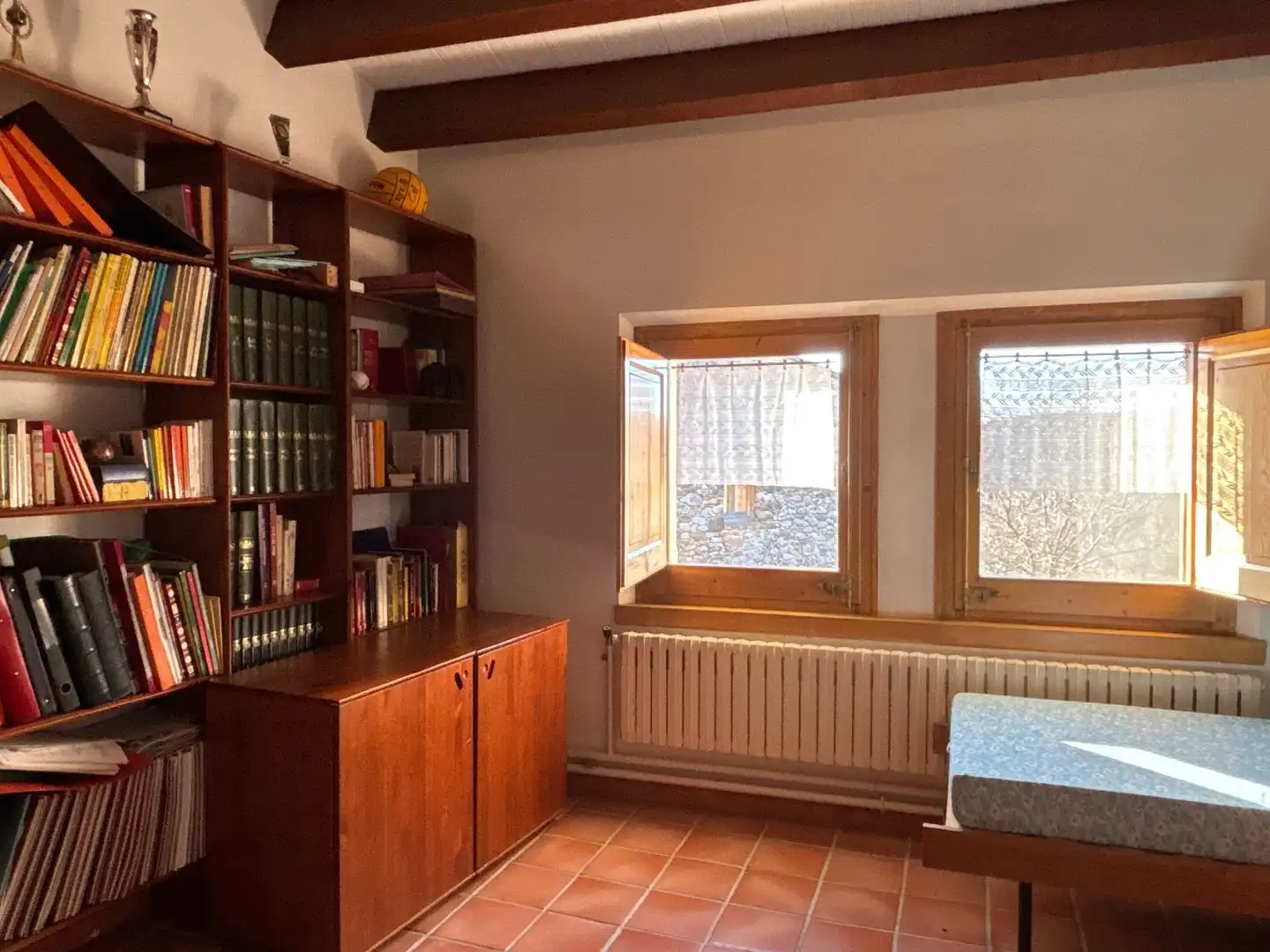 Sala d'estar de Finca rústica en venda en Cabanelles amb Calefacció, Jardí privat i Terrassa
