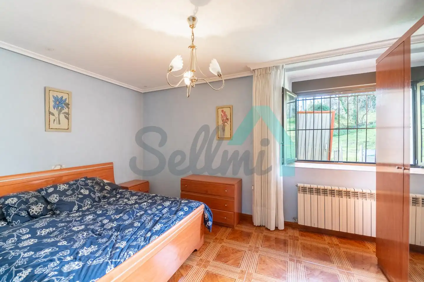 Dormitori de Casa o xalet en venda en Oviedo  amb Calefacció, Jardí privat i Terrassa