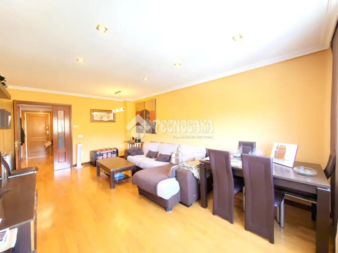Sala de estar de Piso en venta en Cuenca con Calefacción, Parquet y Trastero