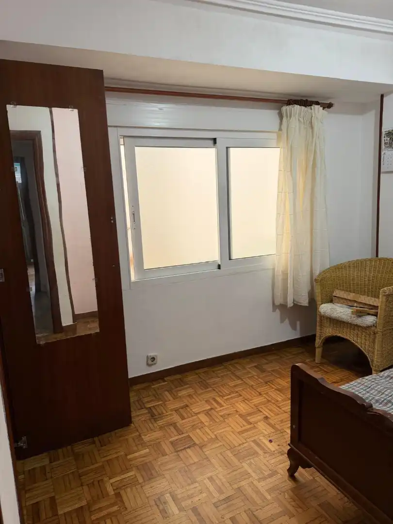 Schlafzimmer von Wohnung zum Verkauf in Santiago de Compostela  mit Heizung, Parkett und Abstellraum