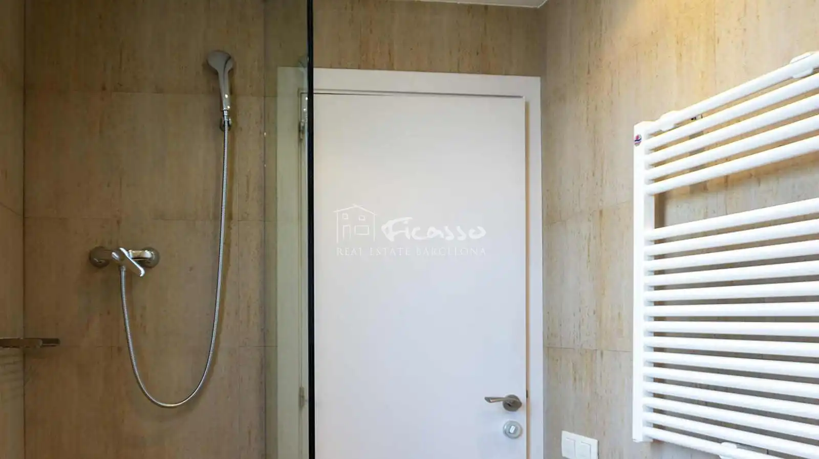 Bathroom of Attic for rent in Barcelona  with Air Conditioner, Heating and Parquet flooring