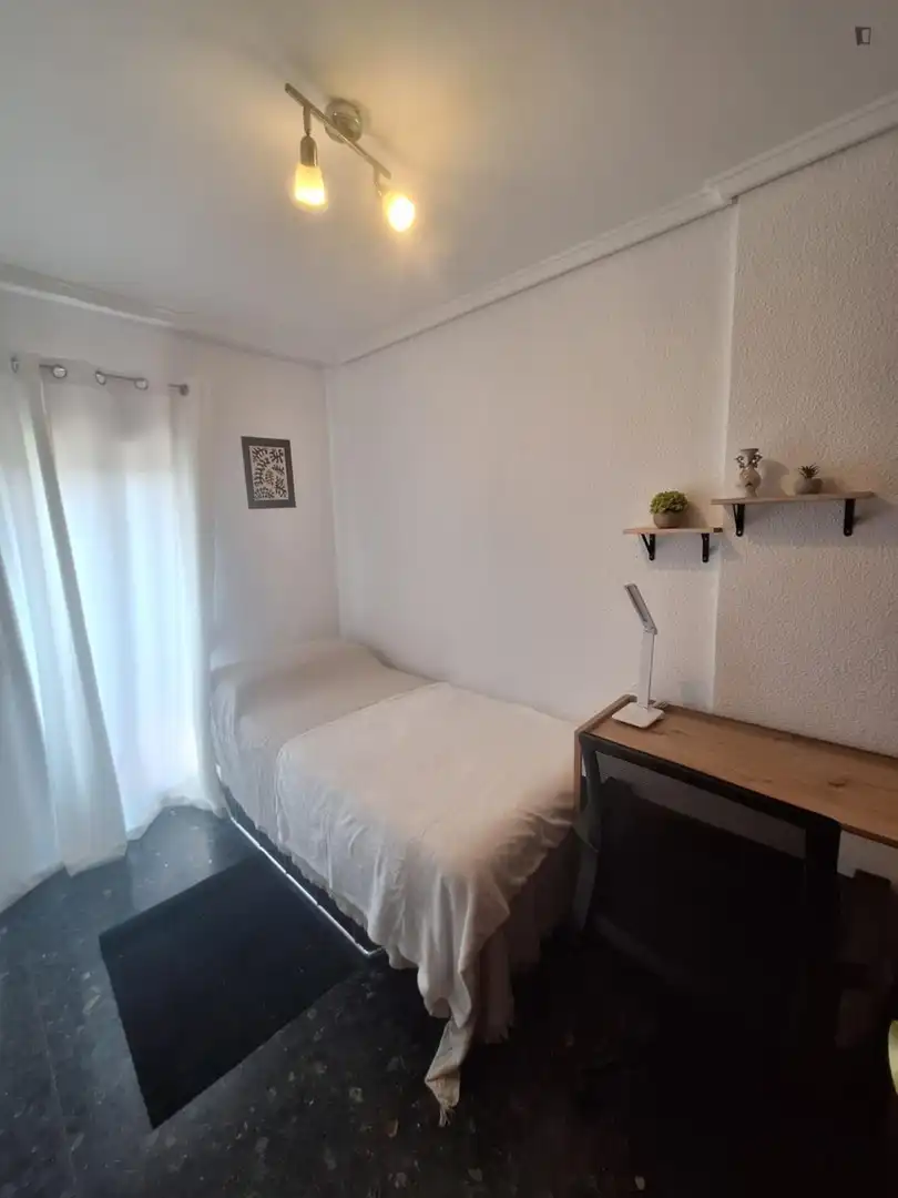 Habitación de Apartamento de alquiler en Moncada con Amueblado, Horno y Lavadora