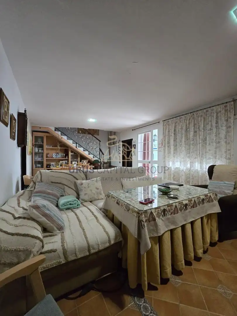 Sala de estar de Casa adosada en venta en La Victoria con Aire acondicionado, Calefacción y Jardín privado