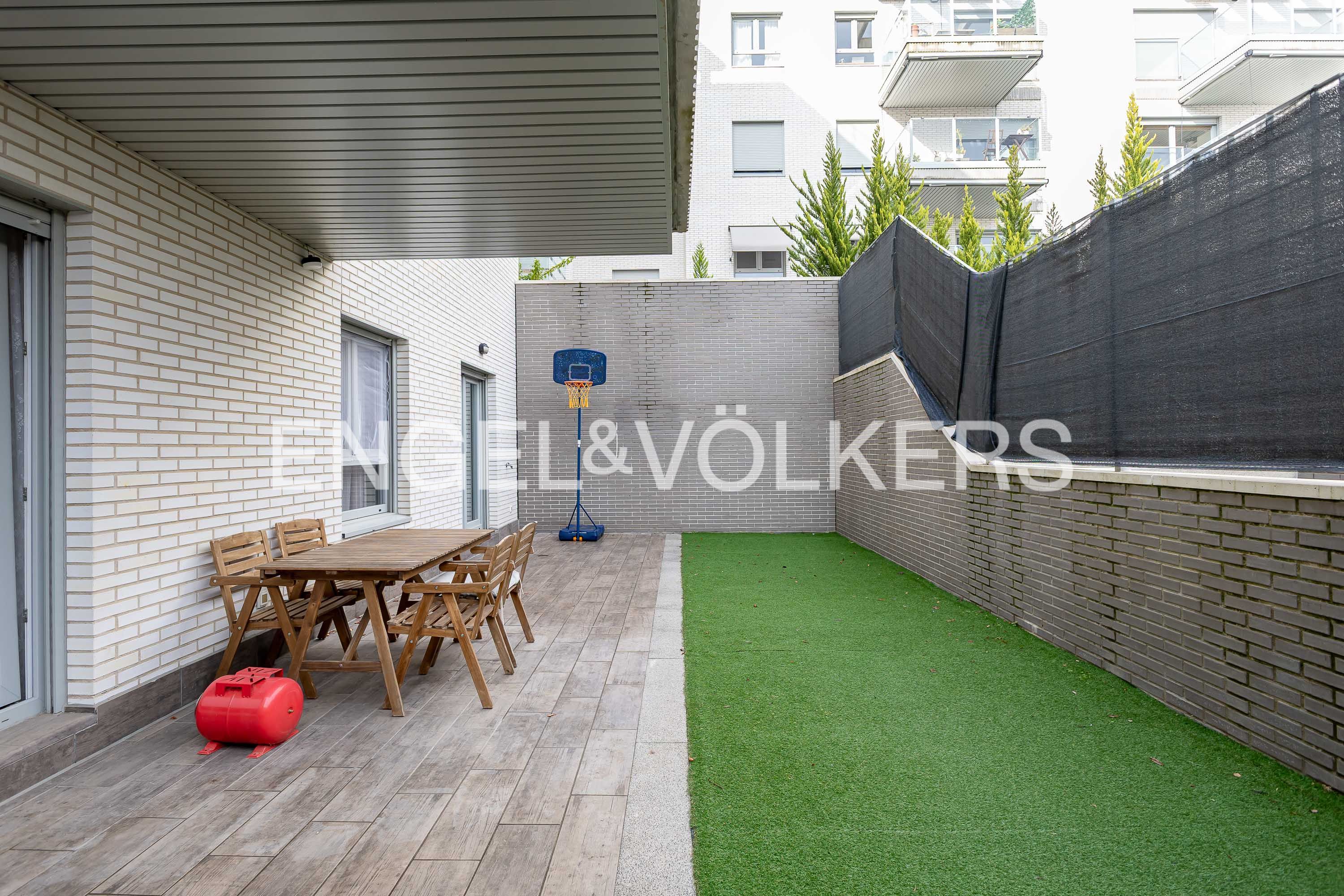 Terrassa de Apartament en venda en San Sebastián de los Reyes amb Aire condicionat, Calefacció i Jardí privat