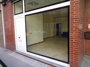 Locale commerciale in affitto a Calle Torno