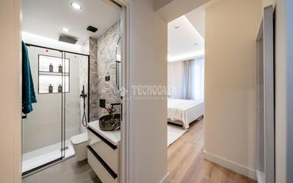 Bedroom of Flat for sale in  Madrid Capital  with Heating and Furnished