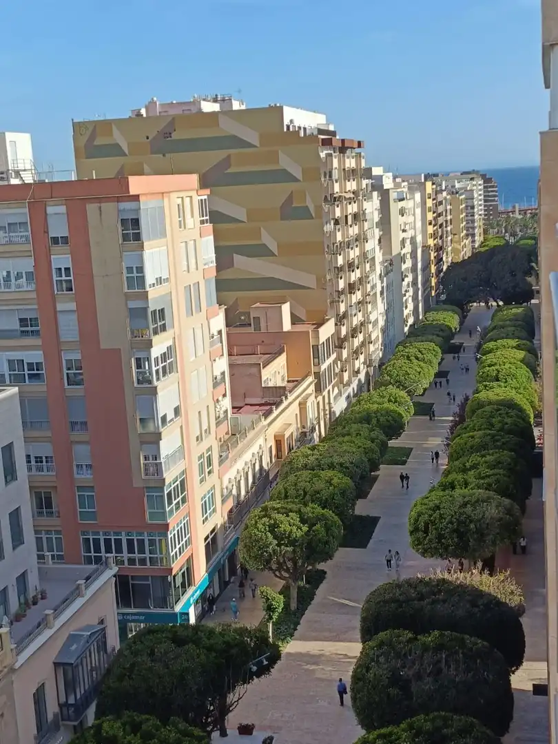 Vista exterior de Piso de alquiler en Almería con Aire acondicionado y Amueblado
