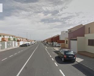 Vista exterior de Casa adosada en venda en Puerto del Rosario amb Terrassa i Balcó