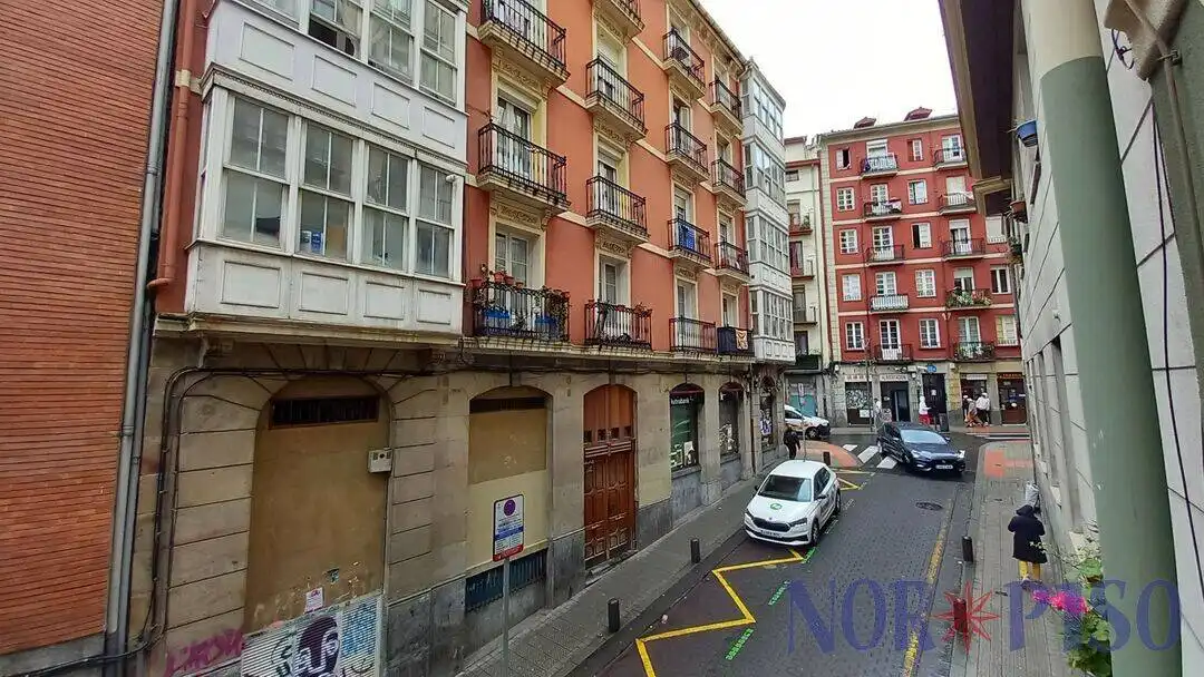Außenansicht von Wohnung zum Verkauf in Bilbao  mit Heizung und Balkon