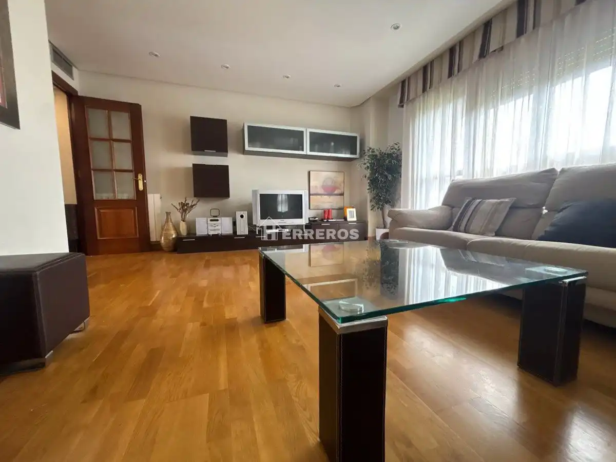 Living room of Flat for sale in  Logroño  with Heating, Parquet flooring and Terrace