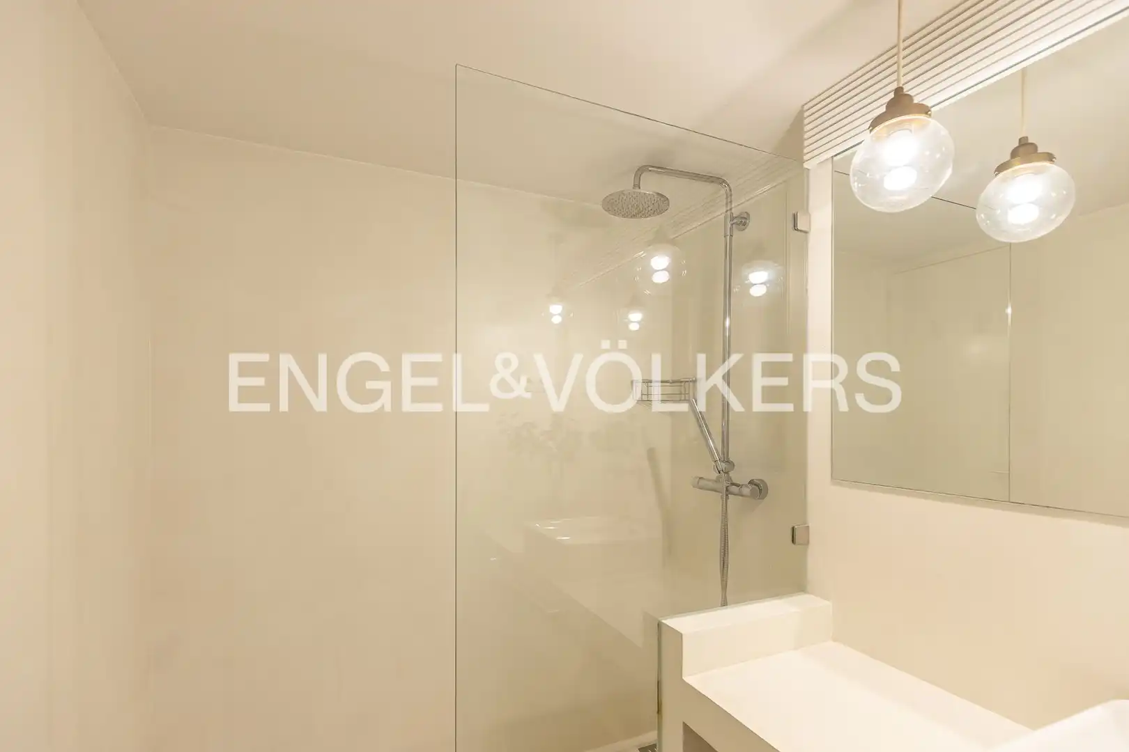 Bathroom of Flat for rent in Madrid  with Air Conditioner, Heating and Terrace